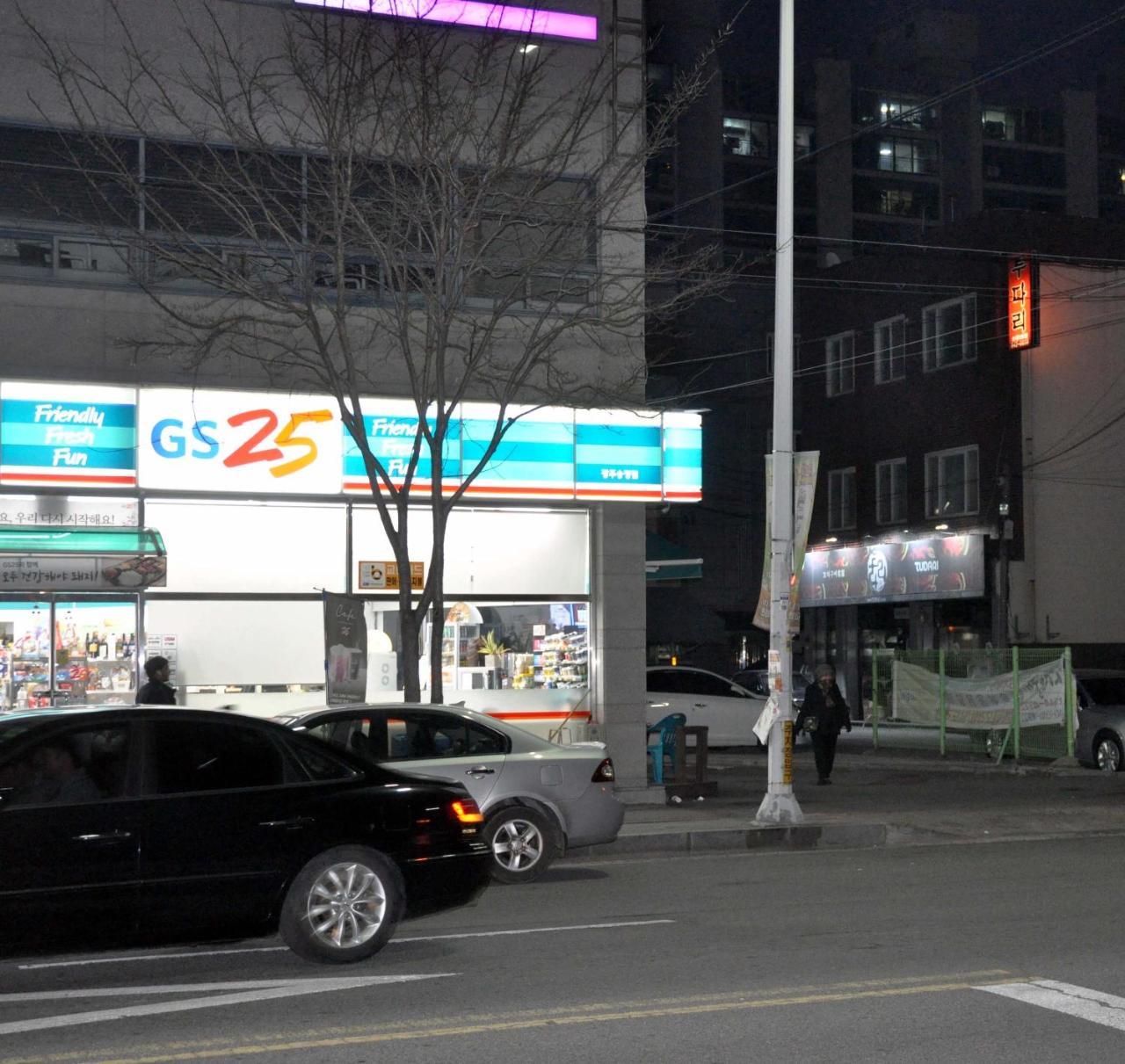Gwangju Songjeong Station Guesthouse Gwangju Metropolitan City Exteriör bild